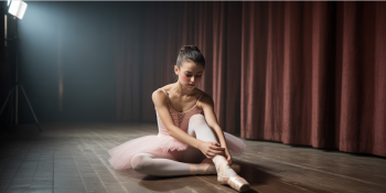 Justiça equipara profissão de bailarina à de atleta e condena parque por acidente