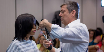 Edu Domingos: a trajetória de um menino da barbearia paulista ao ícone da beleza em Salvador