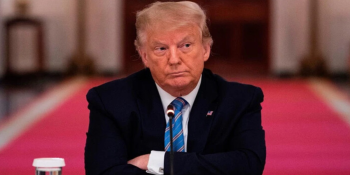 Desafios Crescentes: Scaramucci Aposta na Retirada de Trump da Corrida